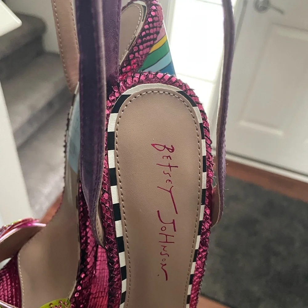 🦋 Beautiful Betsy Johnson Colorful Butterfly Embellished Women's Heels - Picture 7 of 8